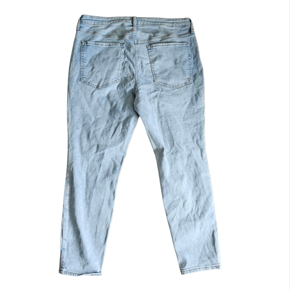 Old Navy High Rise OG Straight Distressed Jeans in Sky Blue Jeans Size 18 - Picture 2 of 6